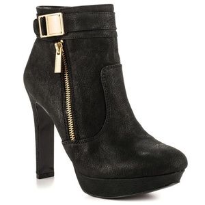 VINCE CAMUTO ‘Sultra’ Ankle Bootie